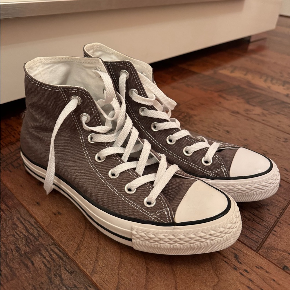 Gray high top converse